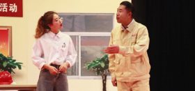 《工人日报》专版报道：btt博天堂叉车班长“出圈”，，，，，，小品演到职工心坎上