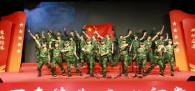 唱红赞美党恩，，，，，，来自生产一线的他们“声”庆广告